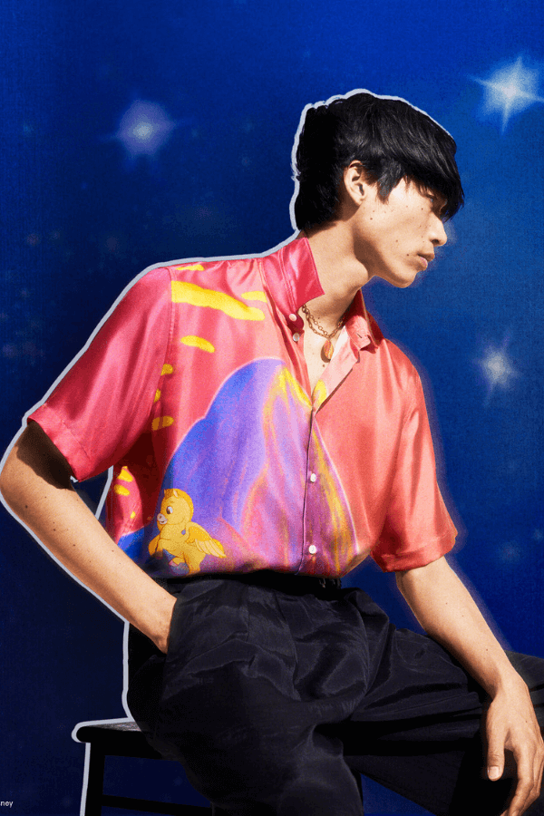 Połyskująca koszula uniseks w czerwonym kolorze z małymi konikami, Stella McCartney