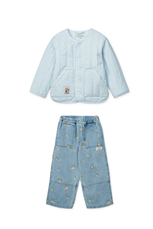 Pikowana błekitna kurtka dla dzieci i dżinsy z nadrukiemw. cytryny. Wyprzedaż lato 2025, Liewood